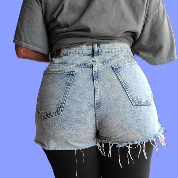 BDG A-Line Cutoff Denim Shorts, Size 32 - Picture 6 of 8